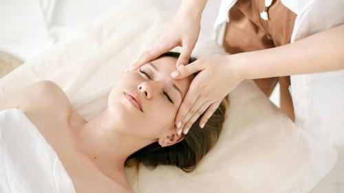 Head massage at spa