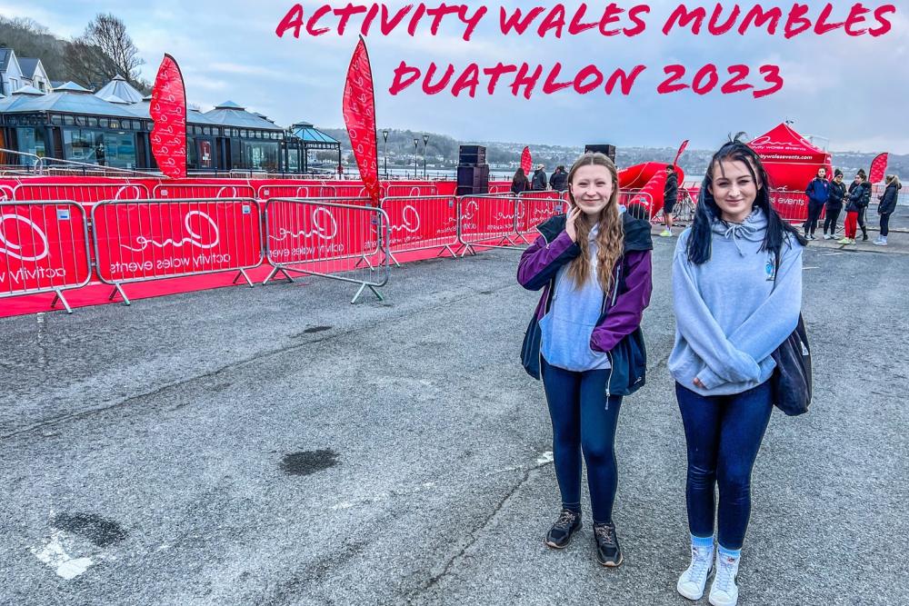 Students volunteering at Mumbles Duathlon